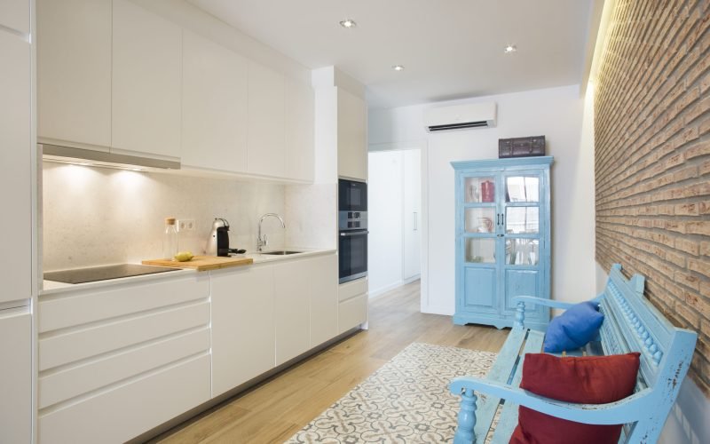 Interior de cocina blanca